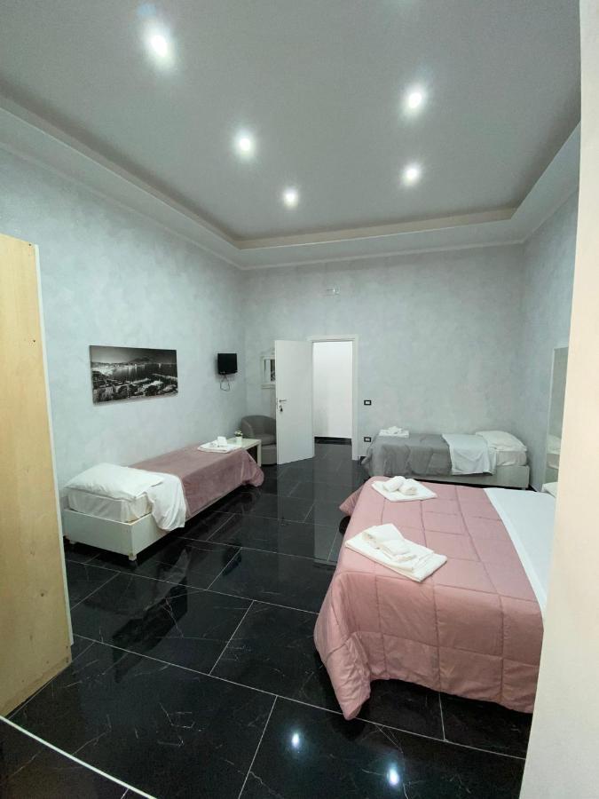 Savastano House Hotel เนเปิลส์ ภายนอก รูปภาพ