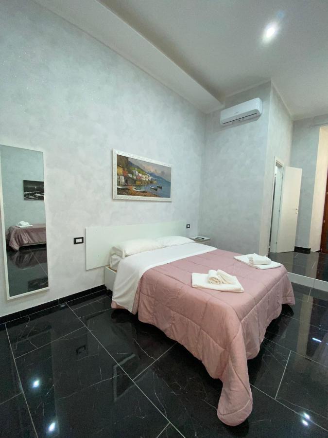 Savastano House Hotel เนเปิลส์ ภายนอก รูปภาพ