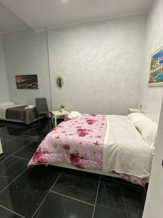 Savastano House Hotel เนเปิลส์ ภายนอก รูปภาพ